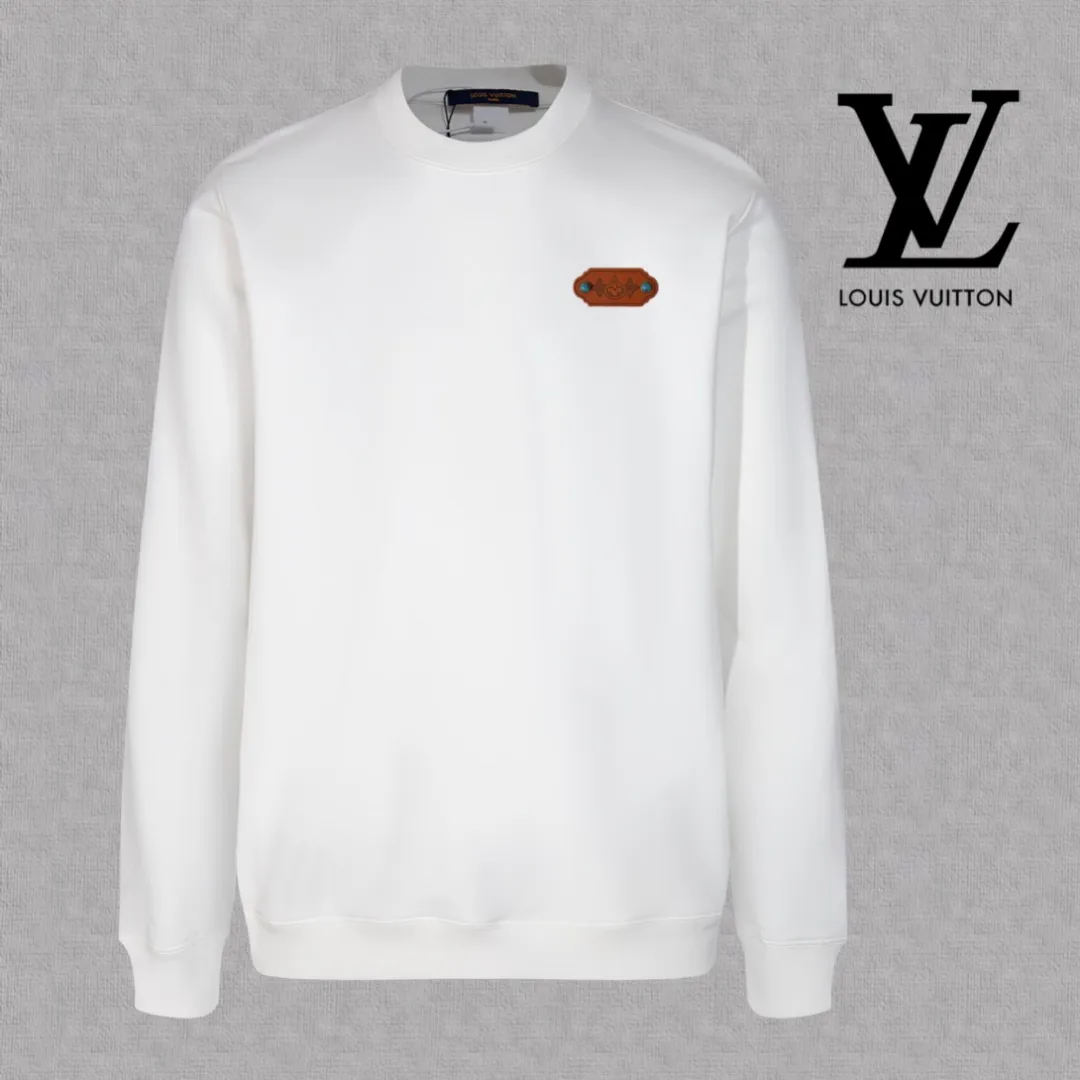 🅿️250 hot style on the shelves🔥❗ 💫〖Louis Vuitton LV〗 Fashionable round neck sweatshirt, casually matched with various styles, it is perfectly handsome😎The whole dress is made of double waistcoats, which makes the whole dress more three-dimensional. Not ordinary factories can do such fine work. The 2025 spring style counters are on sale, exquisite round neck terry sweatshirt, high-end double-strand pure cotton Customized drawstring ribs are dyed in the same vat and are complete with three standards. The chest craftsmanship adopts a simple and elegant pattern on the chest, which is easy to control for any age group! Fit and comfortable! Customized thickened 440g terry sweatshirt fabric, soft and comfortable to the touch, with a three-dimensional shape! 🙌🏻 It’s also very breathable, so it’s a versatile style that can be worn with any outfit! ✔Color: Black White Apricot Size: S M L XL 2XL